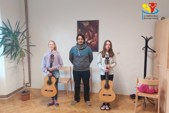 Ana Lajnšček Kralj in Lara Vinkovič osvojili drugo nagrado