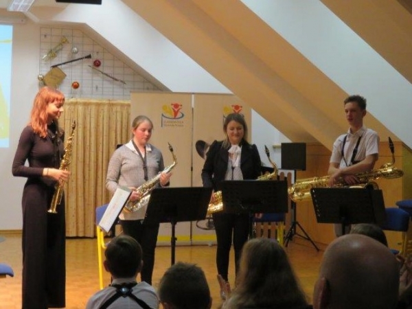 Razredni nastop učenk in učencev klarineta in saksofona