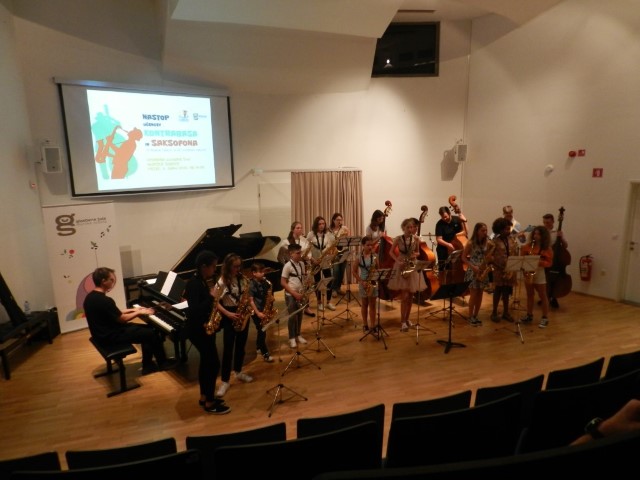 Nastop učencev kontrabasa in saksofona 